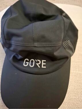 GORE Black Lightweight Performance Running Cap